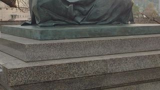 珍しい座像です