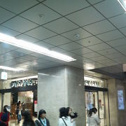 大阪駅に直結でいつも賑わう女性向けデパート
