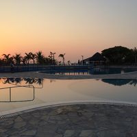 夕暮れのプール