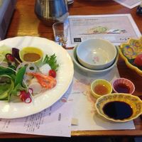 地元食材のシーフードサラダ