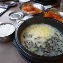 写真はトックソルロンタンです。