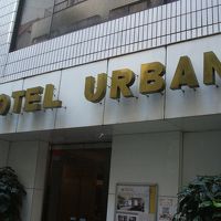 夜はもっとビジネスホテルっぽかったのに・・・・