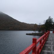 大沼、朱色の赤城神社、赤城山、紅葉が鮮やかで綺麗でした
