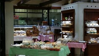 お手頃価格のパン屋さん