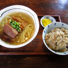 三枚肉そばとジューシー。