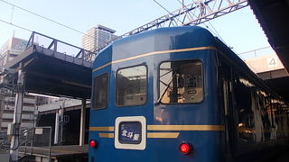 車両の表記を勉強するのに良い列車でもあります