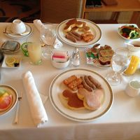 ルームサービスの朝食