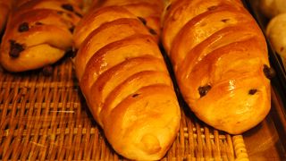 チョコとマカデミアナッツを組み合わせたパン