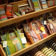 小物はレディス、メンズと色々