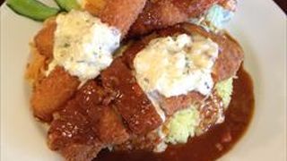 。ここでは、エビフライが大きなエビを使っていて、ひとつひとつ丁寧に揚げていて、おいしく食べる事ができます。