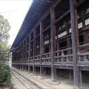 嚴島神社の末社として秀吉公と清正公と号する祭神を祀る神社です。本殿の様式は、入母屋造本瓦葺です。