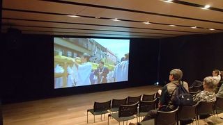 、多目的スペースにて、三社祭りに関する歴史や実際の祭りの様子を無料で見る事ができます。