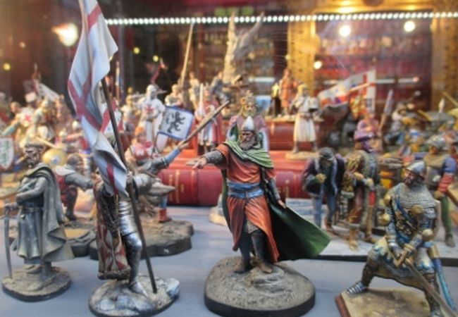 ブティック　ノクサ　　ミニチュアの人形が勢ぞろい