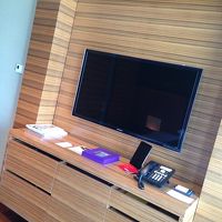 テレビの下の引き出しに冷蔵庫とミニバーがありました☆