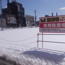 駐車場は冬季閉鎖されていました