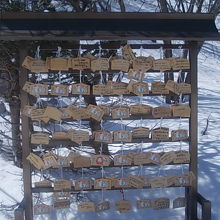 絵馬もたくさん並んでいました