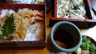 老舗のうどんやさん