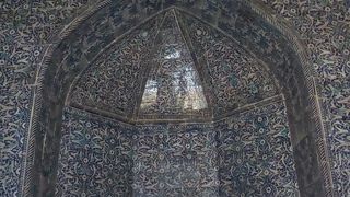 色鮮やかなパフラヴァン・マフムド廟