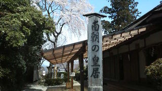 南朝皇居の名残を残す豪華な内装