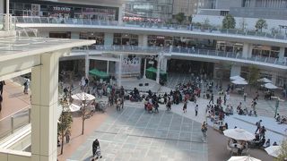 週末はとても混雑しています。