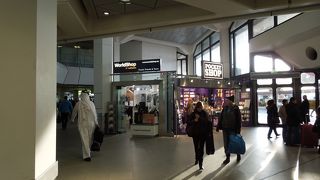 フランクフルトまで行かなくても、ベルリンでルフトハンザリモワが購入できます。