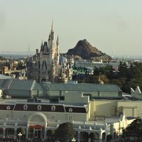 お部屋からお城と山が見えます。