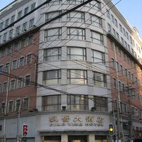 ホテルに気が付かず通り過ぎてしまいました。ロビーが暗くて切な