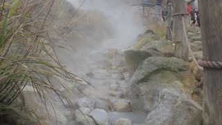 硫黄のにおいがします。