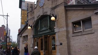 110年の歴史を持つ駅舎がシブい。アッパーウエストサイドの交通の要衝