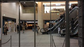 ランチに便利な商業ビル