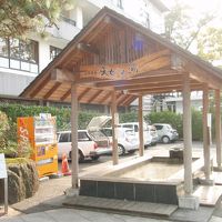 ホテル前足湯