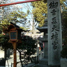 コリアタウンの中の日本的な神社です。
