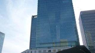 東京駅舎を多くの方が写真を撮っていました