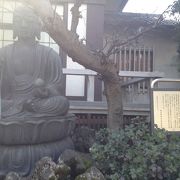赤坂浄土寺の境内にあります。