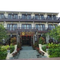 三階建ての可愛いホテルです