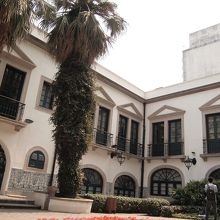 花壇とアズレージョ