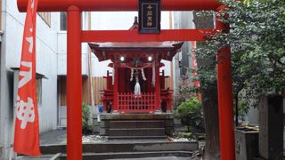 天文館商店街の中にある小さな神社