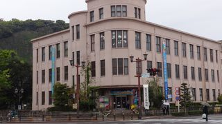 歴史を感じる建物です。