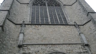 内部には彫刻が沢山あります