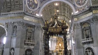 大聖堂の中心部に視線を集中・・・