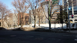 公園というよりは通りのような。