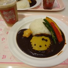 ランチに食べたハンバーグカレー