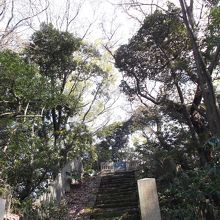 門は二重、上の門に菊御紋