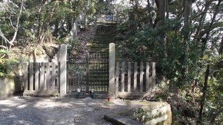 静寂・厳粛、観光客は稀・・・鎌倉にある皇族の墓