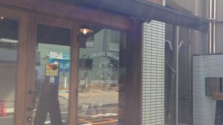 自家農園の粉で作るパン。