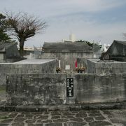 沖縄県内最大の巨大な門中墓