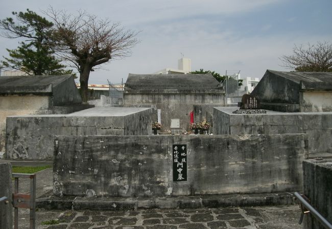 沖縄県内最大の巨大な門中墓