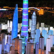 上海センタービルが完成している。