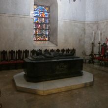 スペイン植民地時代の初代総督レガスピ氏が眠られています。