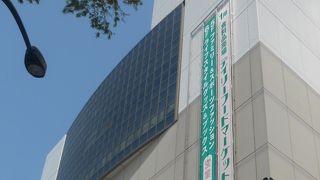 駅直結の複合ショッピング施設